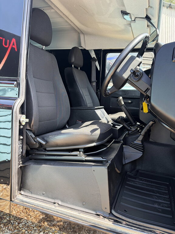 Land Rover Defender 90 2.2 Tdci Hard Top Suv 4Wd Swb Eu Black #5