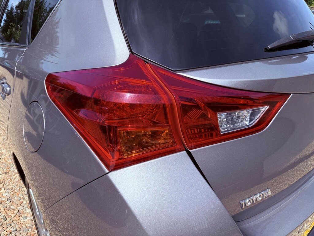 Toyota Auris Hybrid 1.8 Vvt-i Hsd Excel 5-Dr Silver #42