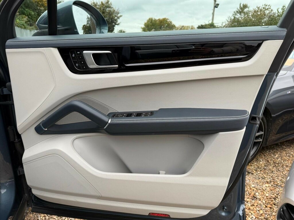 Porsche Cayenne Petrol #40