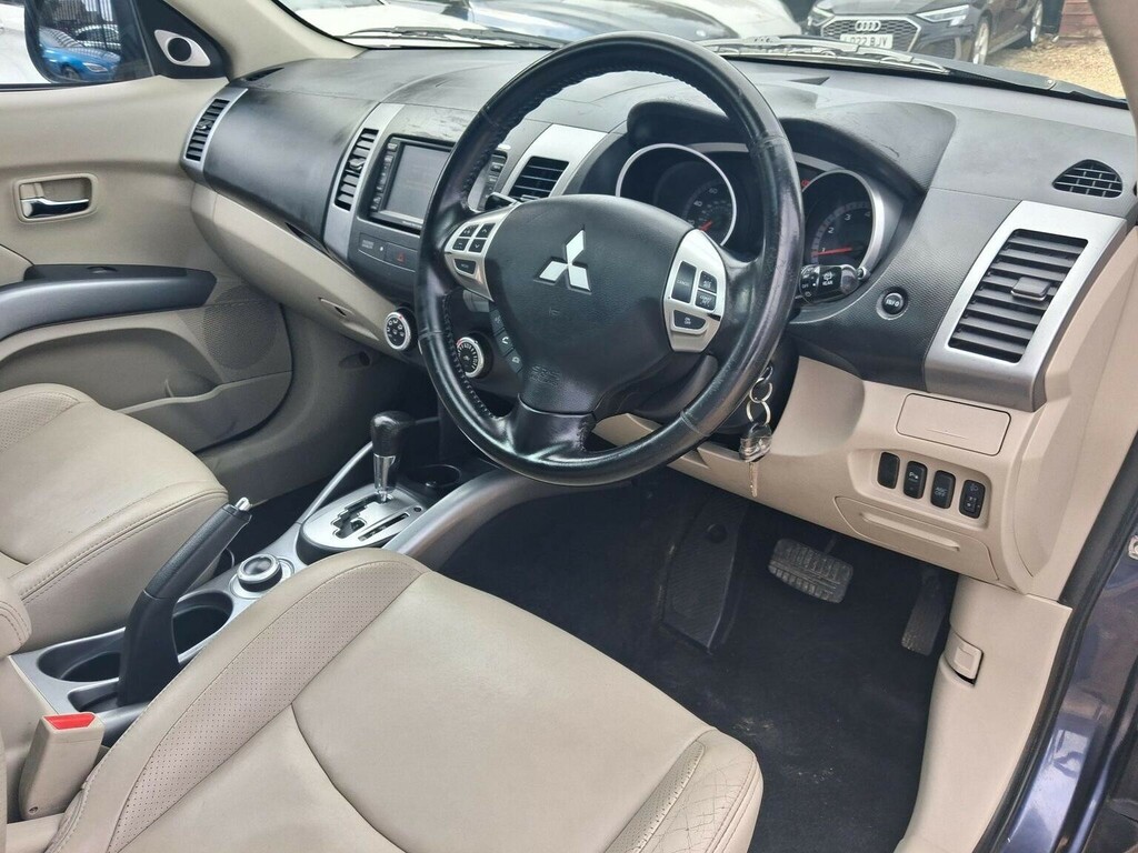 Mitsubishi Outlander 2.0 Intense Elegance H-line Di-d 139 Bhp Black #11