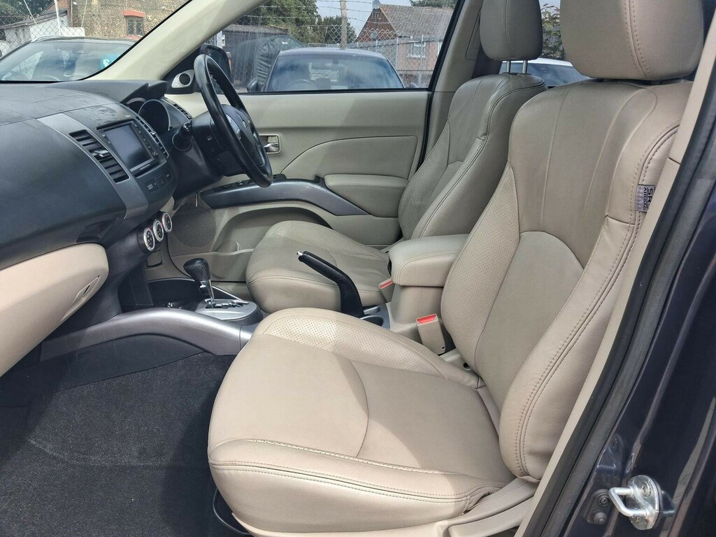 Mitsubishi Outlander 2.0 Intense Elegance H-line Di-d 139 Bhp Black #15