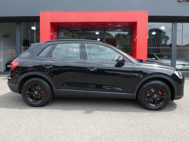 Audi Q3 2021 1.5 Tfsi Cod 35 Technik 150 Ss SO21EVH Black #2