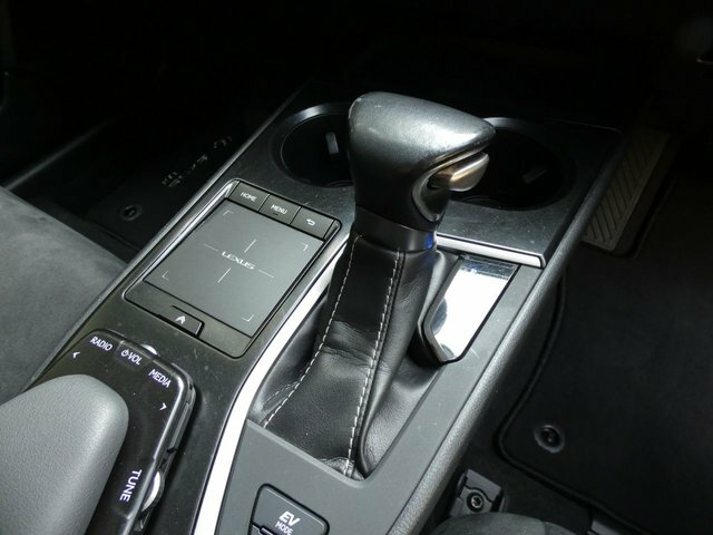 Lexus UX 2.0L 250H Premium 108 Bhp White #36