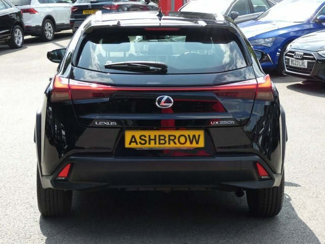 Lexus UX 2.0L 250H Premium 108 Bhp White #10