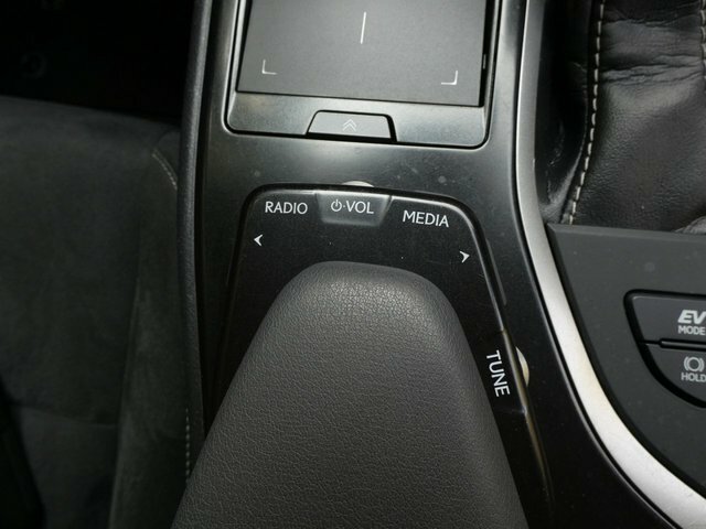 Lexus UX 2.0L 250H Premium 108 Bhp White #37