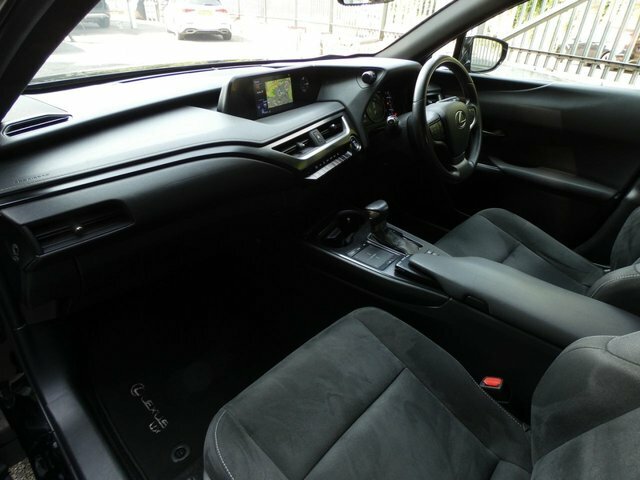 Lexus UX 2.0L 250H Premium 108 Bhp White #23