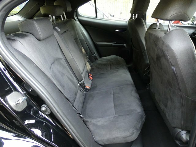 Lexus UX 2.0L 250H Premium 108 Bhp White #20