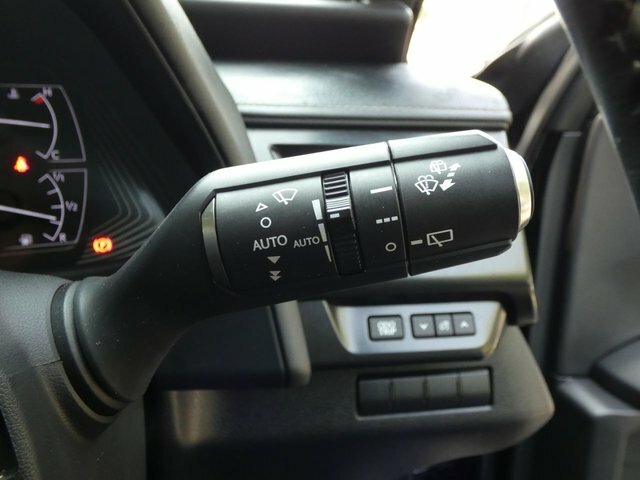 Lexus UX 2.0L 250H Premium 108 Bhp White #28