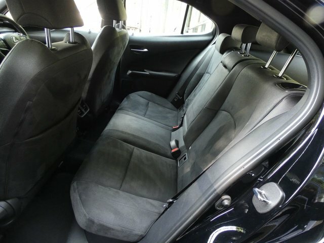Lexus UX 2.0L 250H Premium 108 Bhp White #19