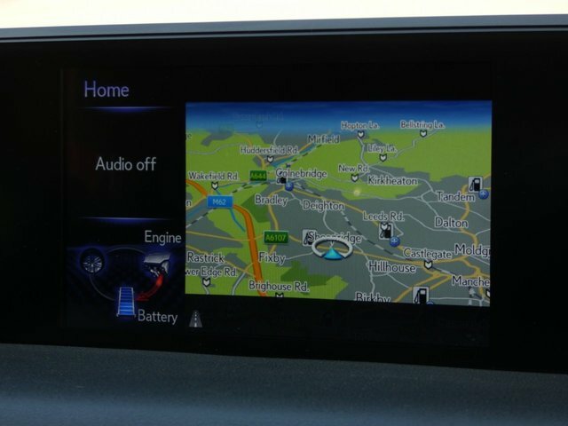 Lexus UX 2.0L 250H Premium 108 Bhp White #41