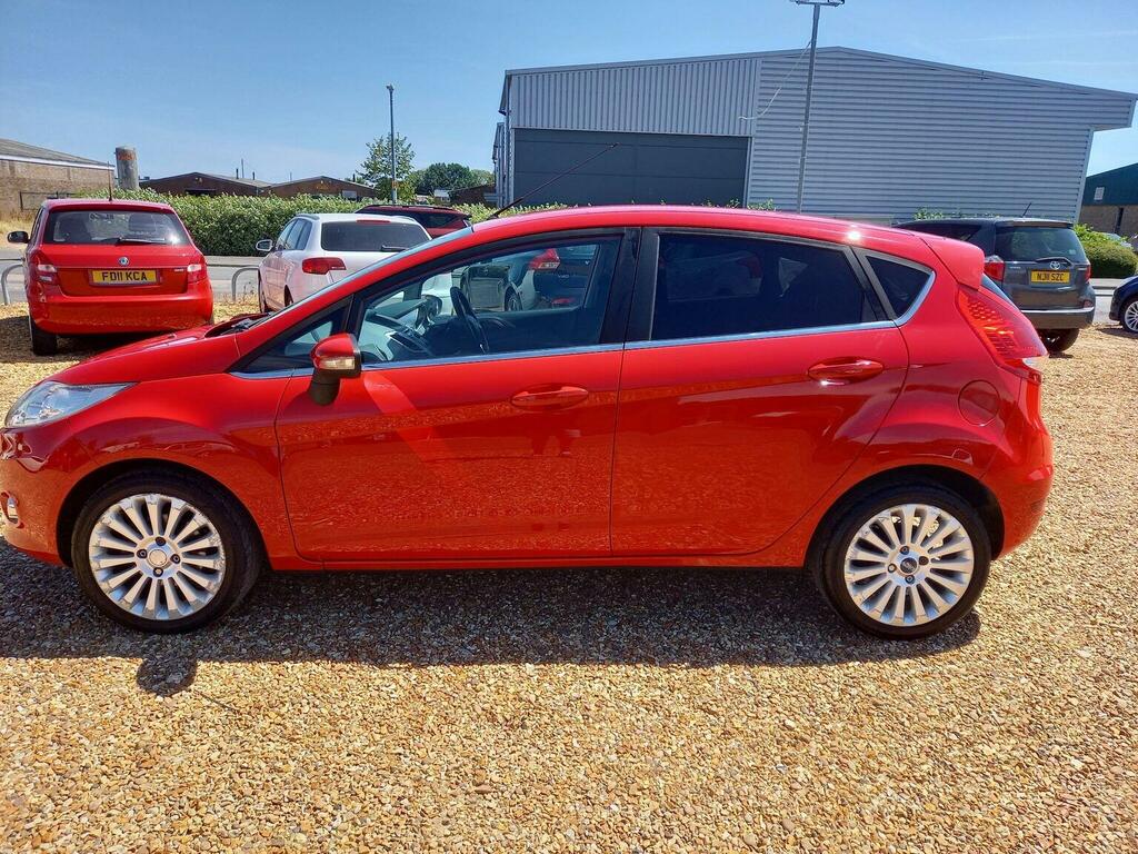 Ford Fiesta Hatchback 1.4 Titanium 200909 Red #4