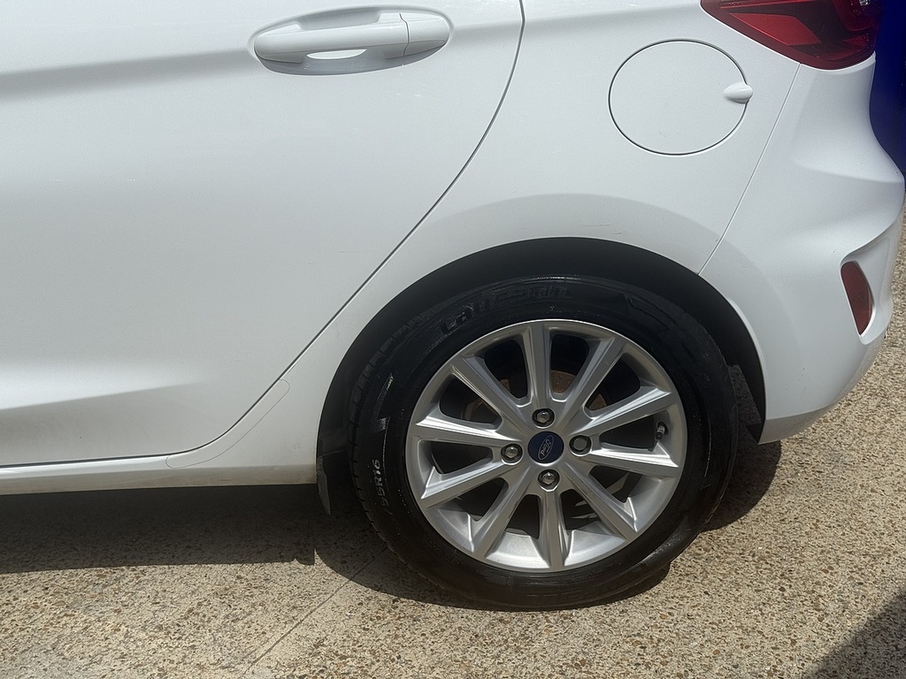 Ford Fiesta Titanium White #4