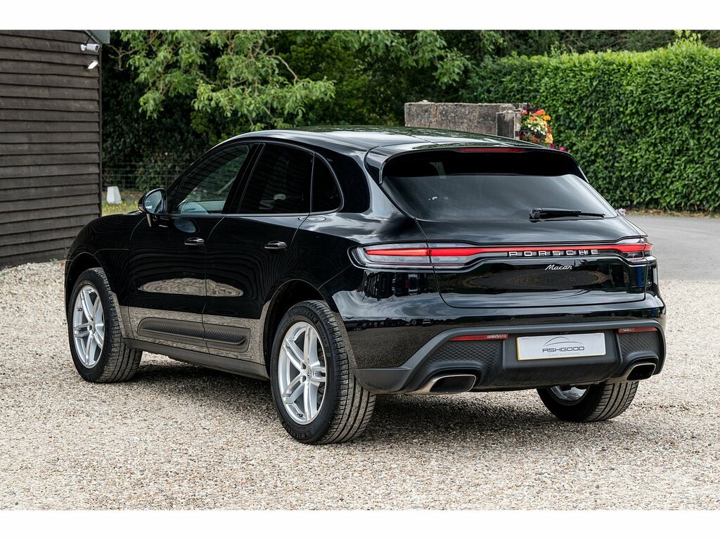 Porsche Macan 43 Black #4