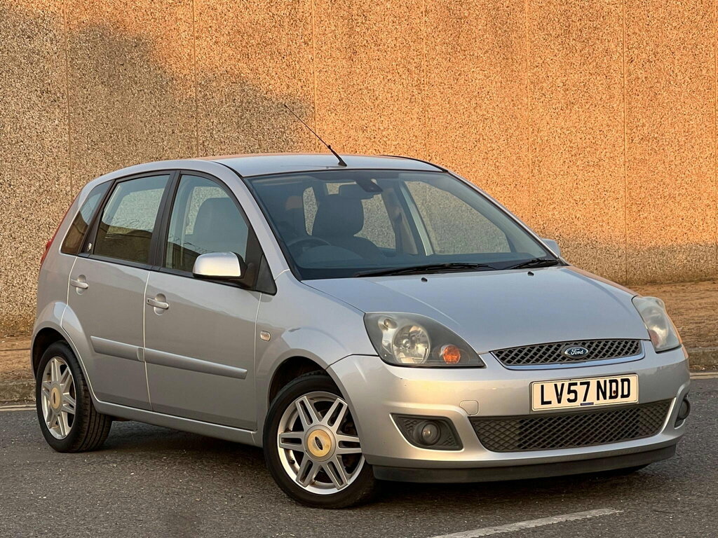 Ford Fiesta 1.6 Ghia Silver