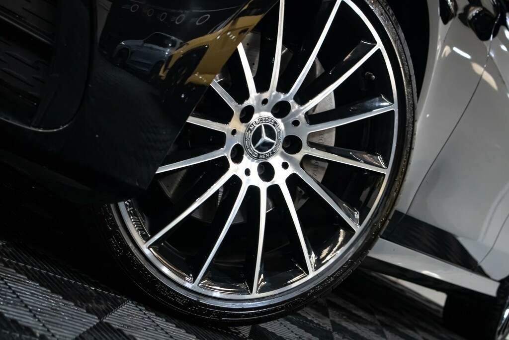 Mercedes-Benz E Class 2.0 E220d Amg Line Night Edition Black #3