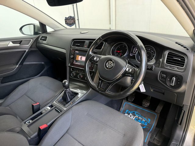 Volkswagen Golf 2017 1.6 Tdi Bluemotion Tech Se Nav Euro 6 Ss 5 RJ17CXC Silver #3