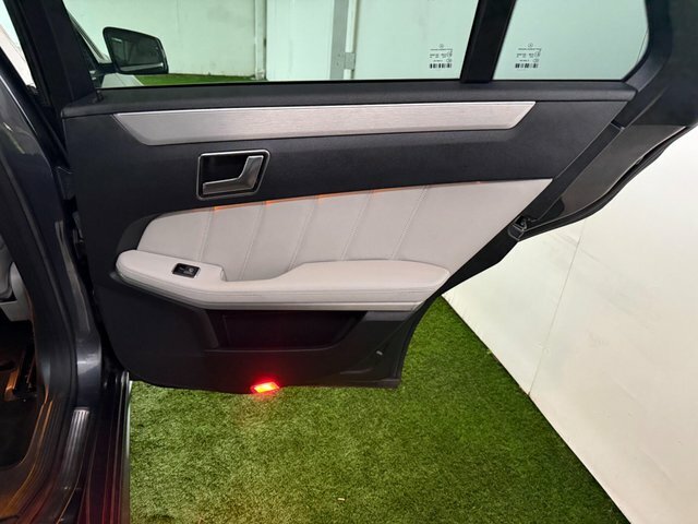 Mercedes-Benz E Class E220 Sport Cdi Blueefficiency Black #19