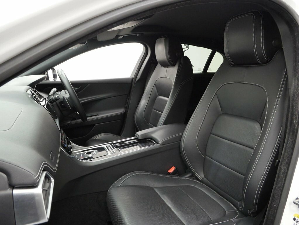 Jaguar XE For Sale In Little Gaddesden White #5