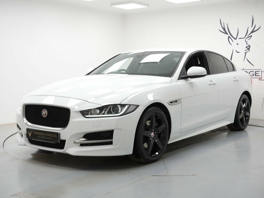 Jaguar XE For Sale In Little Gaddesden White #3