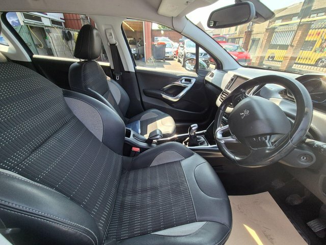 Peugeot 2008 Active Blue #9