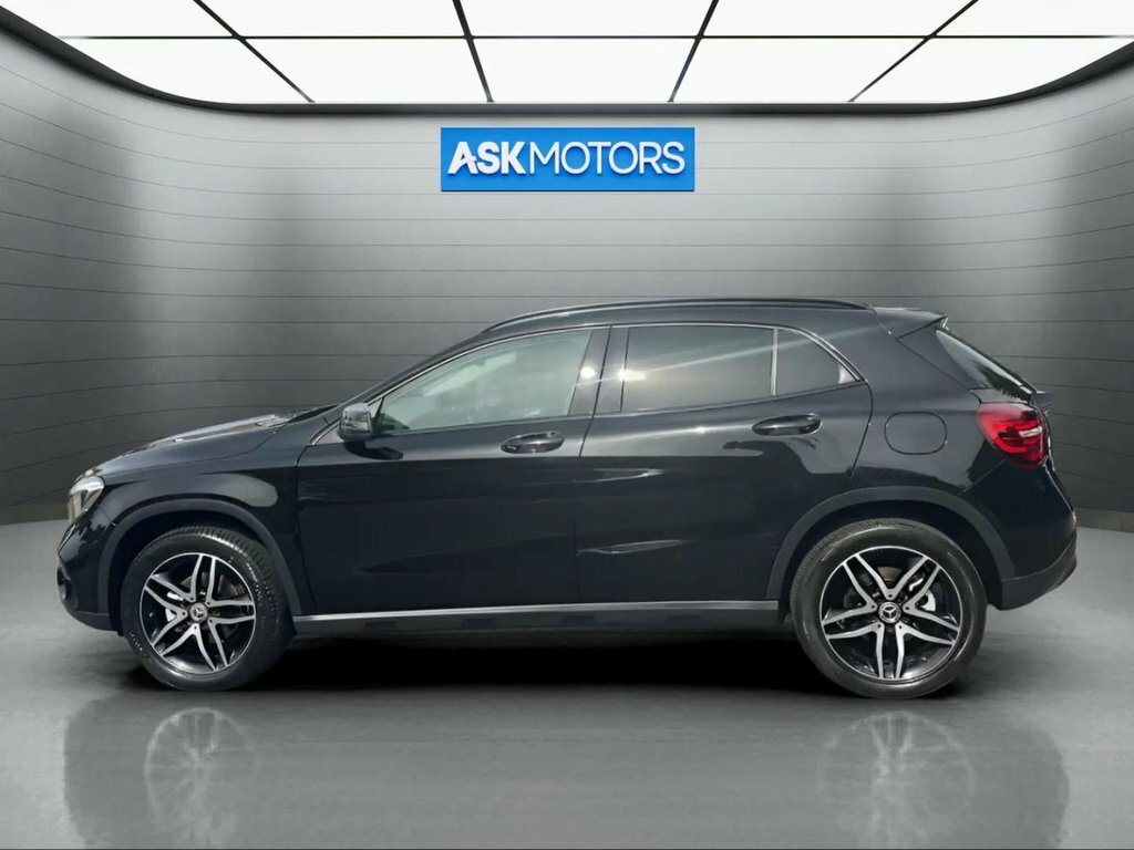 Mercedes-Benz GLA Class 1.6L Urban Edition Black #2