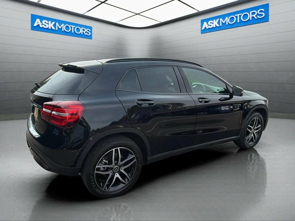 Mercedes-Benz GLA Class 1.6L Urban Edition Black #3