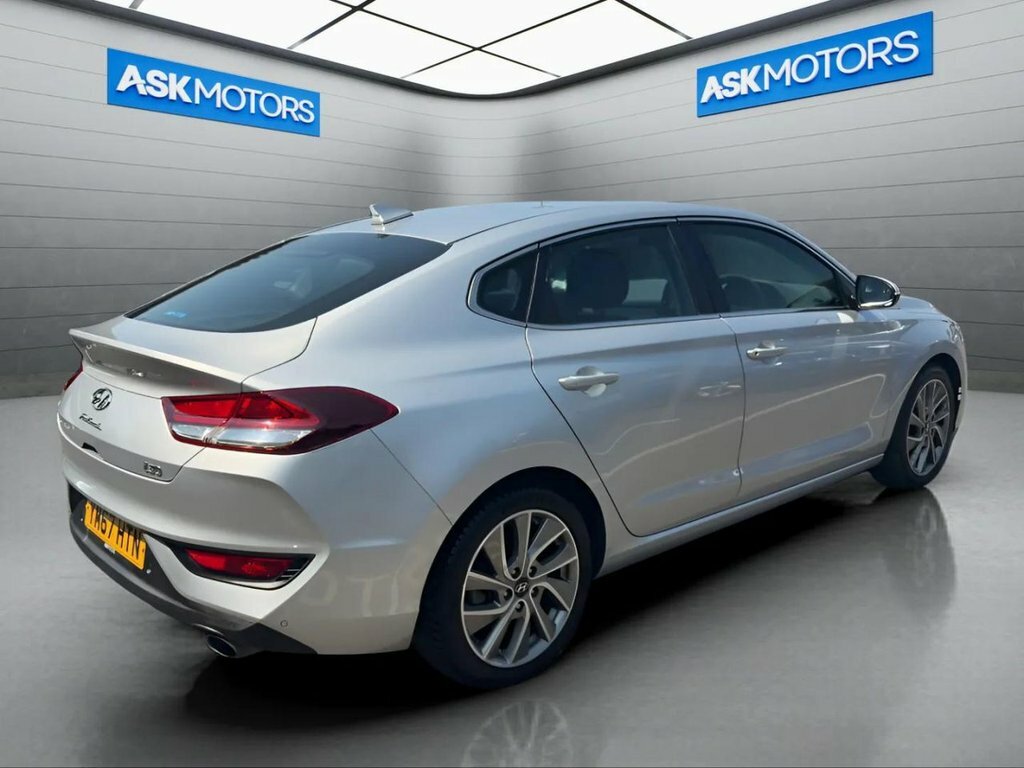 Hyundai I30 1.4L Se Nav Silver #3