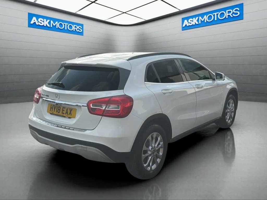 Mercedes-Benz GLA Class 200 Se Grey #18