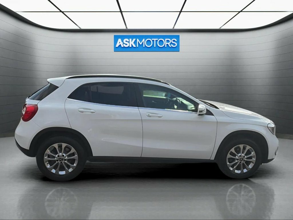 Mercedes-Benz GLA Class 200 Se Grey #17