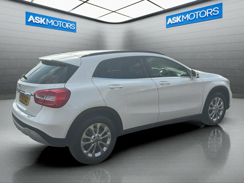 Mercedes-Benz GLA Class 200 Se Grey #19