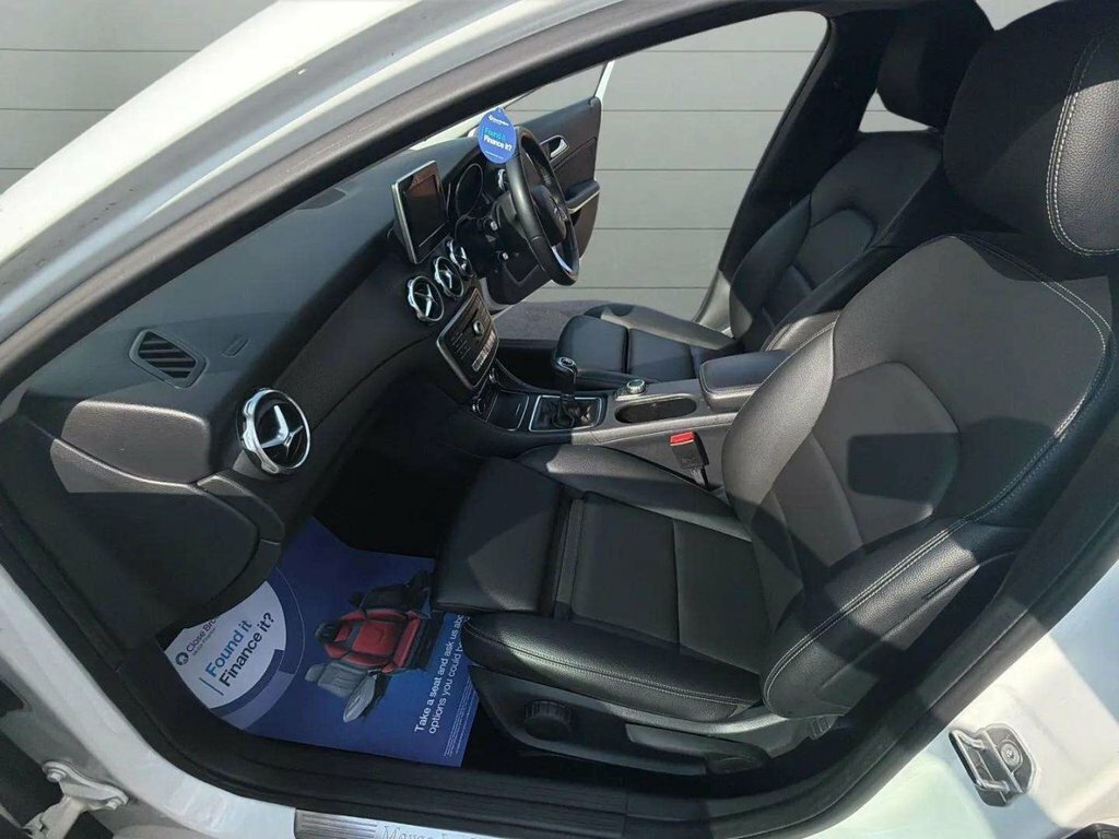 Mercedes-Benz GLA Class 200 Se Grey #12