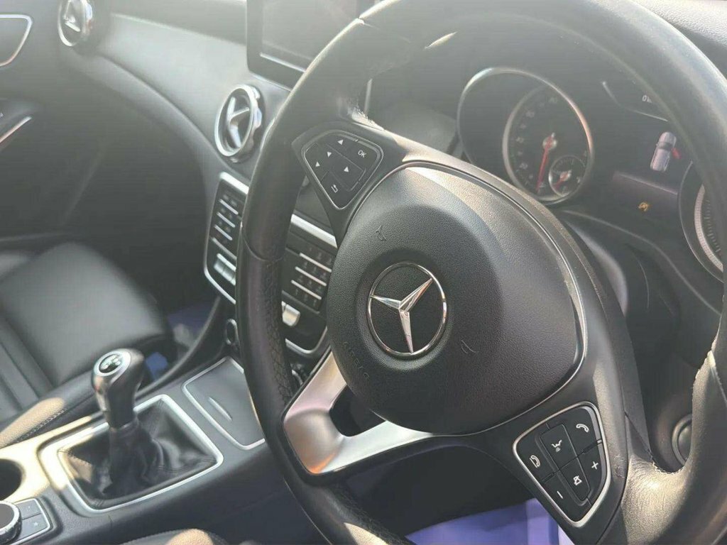 Mercedes-Benz GLA Class 200 Se Grey #14