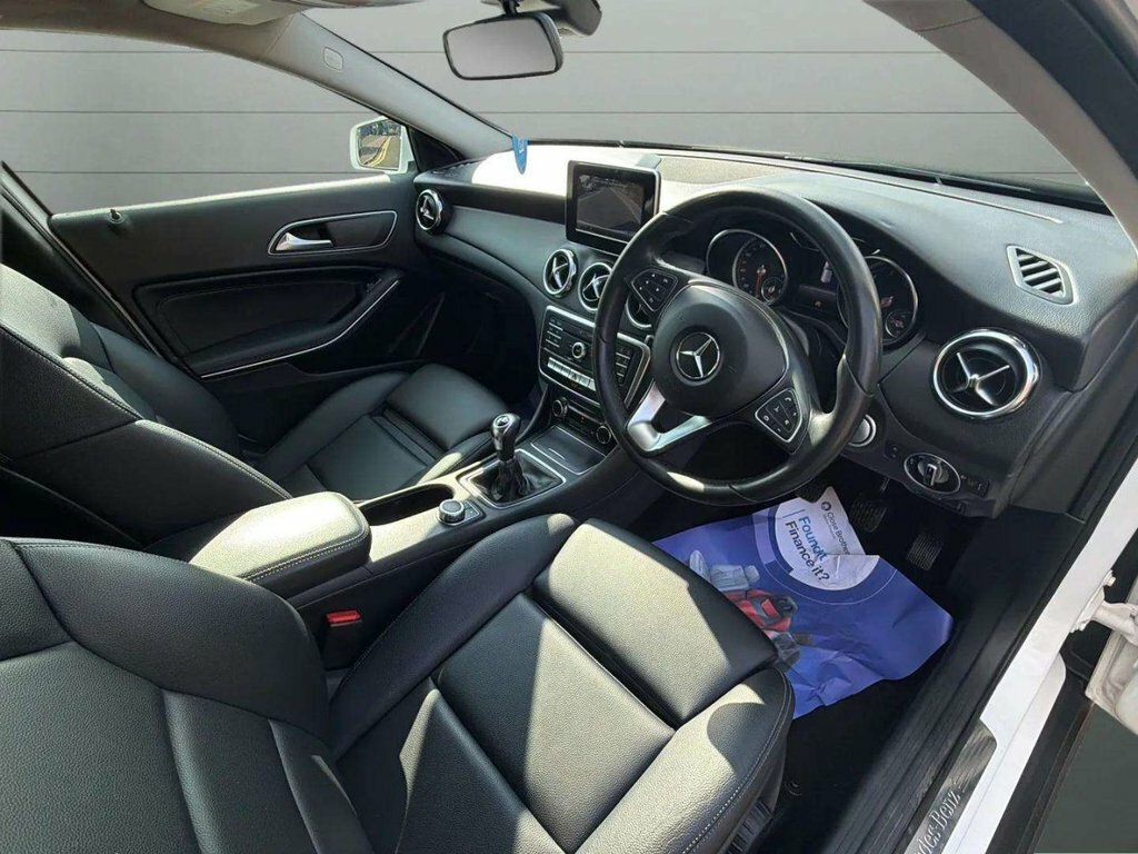 Mercedes-Benz GLA Class 200 Se Grey #15