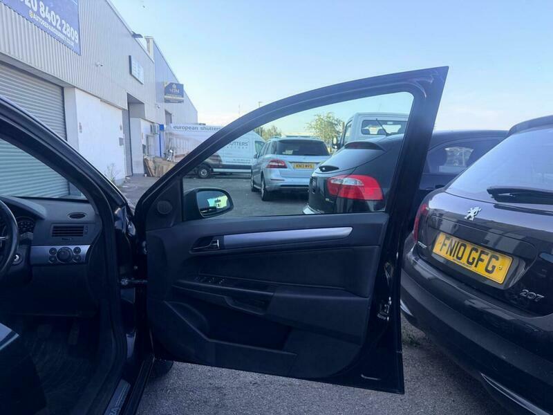 Vauxhall Astra 1.8I Vvt Sri Exterior Pack Red #39