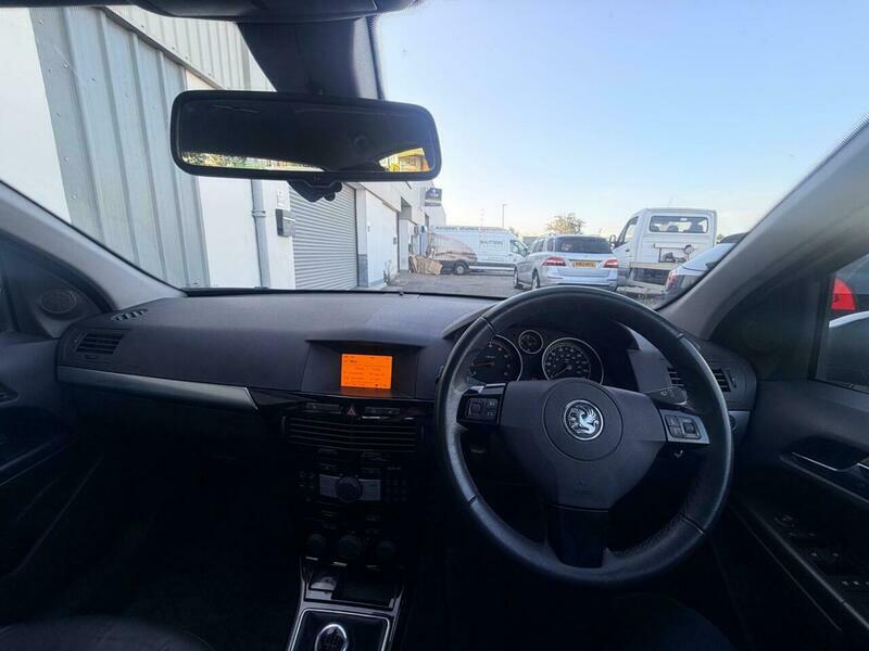 Vauxhall Astra 1.8I Vvt Sri Exterior Pack Red #12