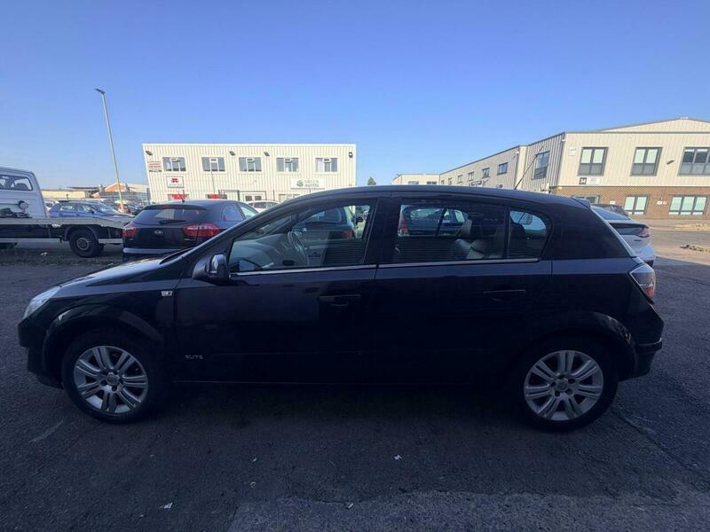Vauxhall Astra 1.8I Vvt Sri Exterior Pack Red #5