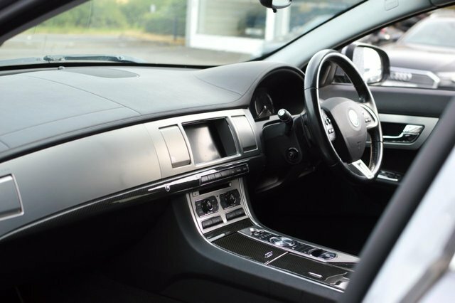 Jaguar XF V6 Luxury Sportbrake Grey #4