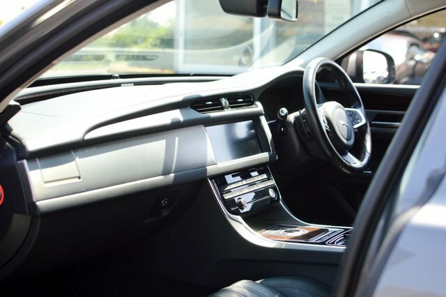 Jaguar XF Portfolio Saloon Black #4