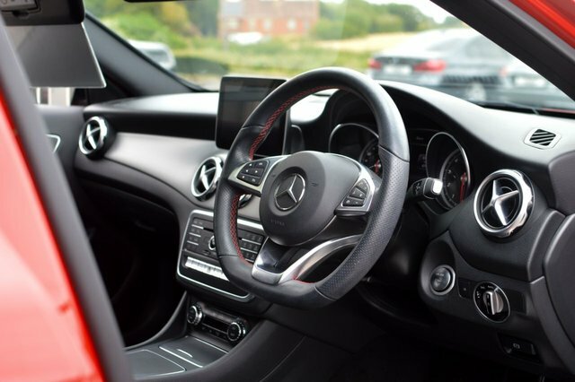 Mercedes-Benz GLA Class Gla200 Amg Line Edition BL69XXN Red #5