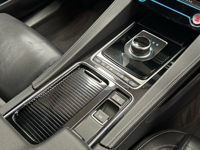 Jaguar F-Pace Black #12