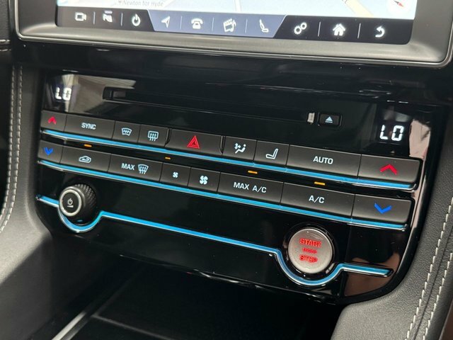 Jaguar F-Pace Black #11