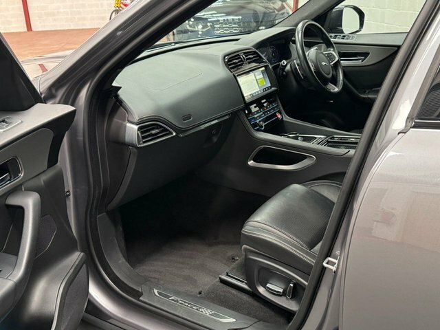 Jaguar F-Pace Black #15