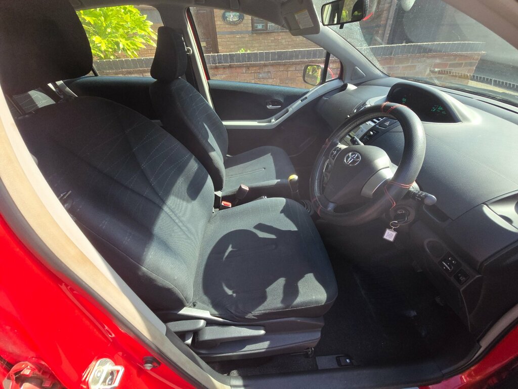 Toyota Yaris 1.3 Zinc Multimode Black #8