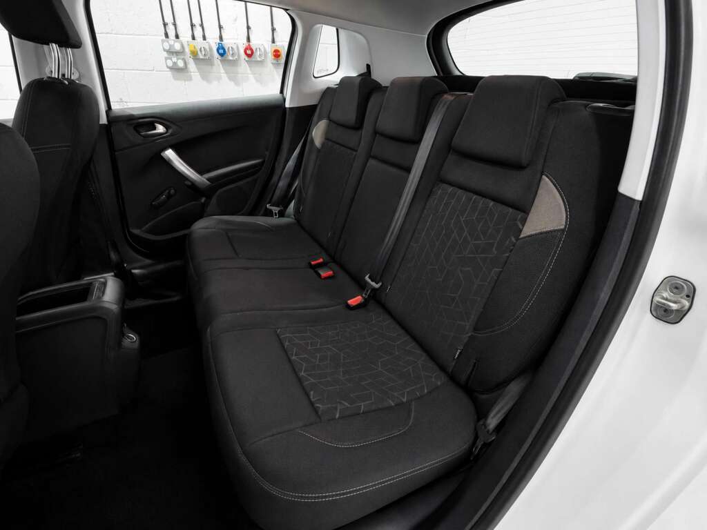 Peugeot 2008 Hdi Active Blue #8