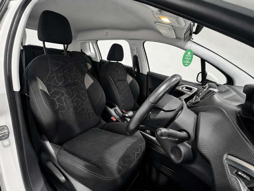 Peugeot 2008 1.6 2008 Active E-hdi White #5