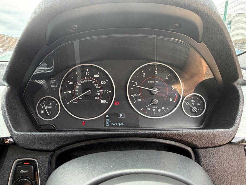 BMW 3 Series 316D Sport Touring White #17