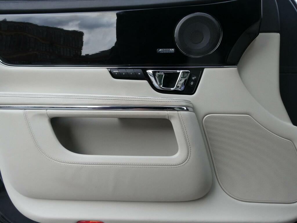 Jaguar XJ 3.0D V6 Portfolio Saloon Euro 5 S Blue #51
