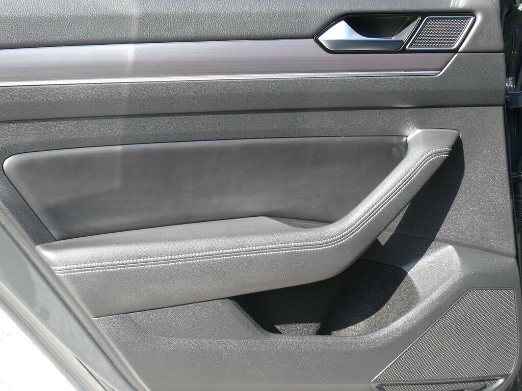 Volkswagen Passat 2017 Black #38