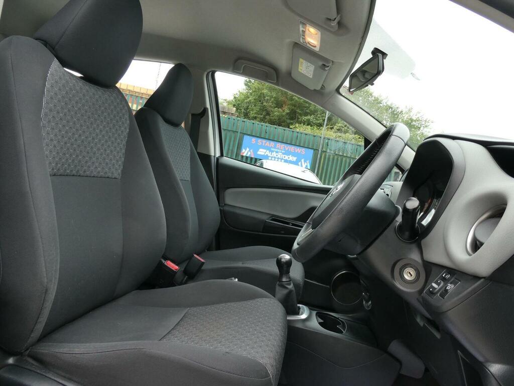 Toyota Yaris 1.0 Vvt-i Icon Euro 6 White #4
