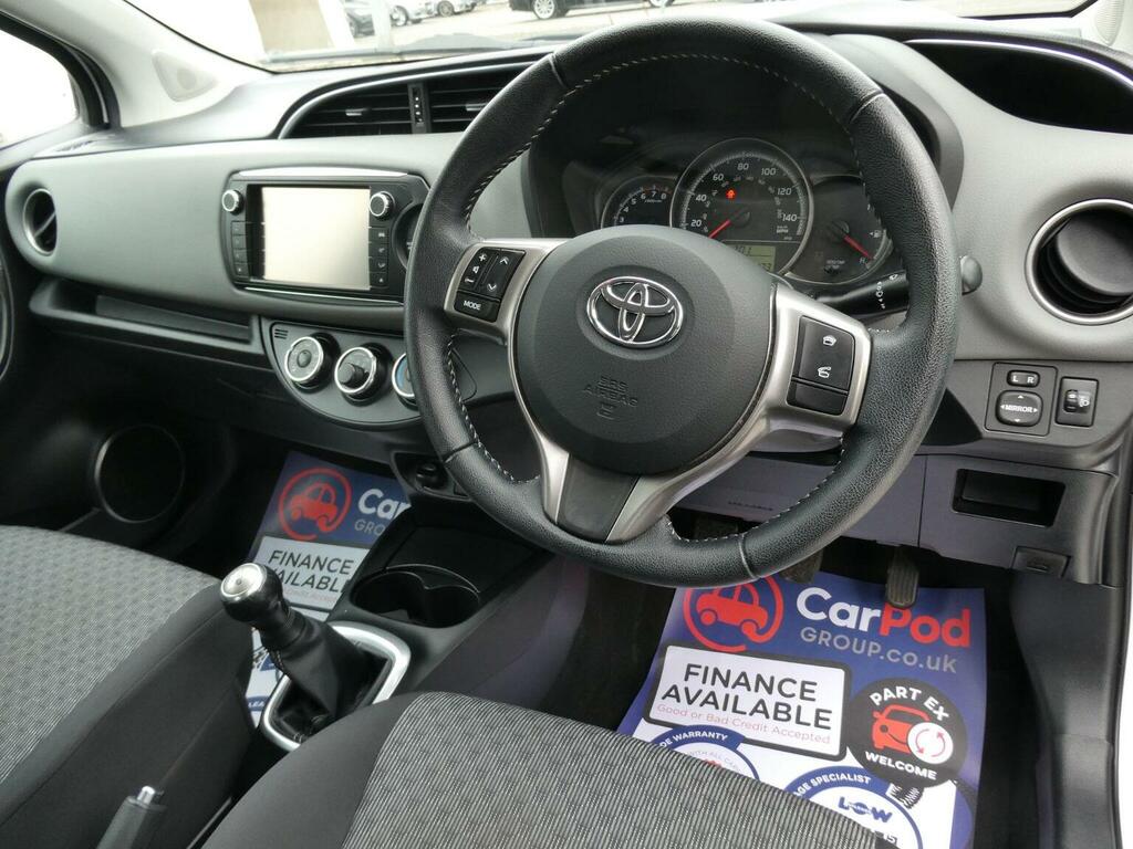 Toyota Yaris 1.0 Vvt-i Icon Euro 6 White #2